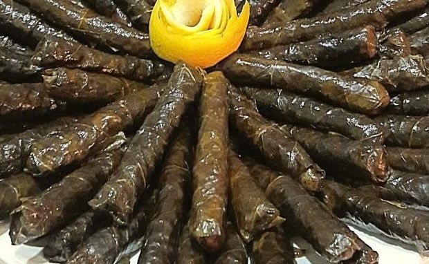 Yaprak sarma böyle pişirilirse kalem gibi oluyor ve dağılmıyor! İşin tüyosunu İzmirli aşçı verdi... 1